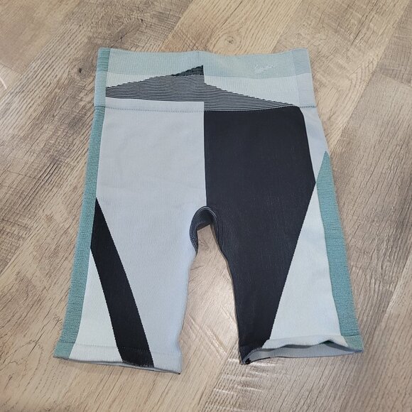 Women's Nike Dri Fit Woven Compression Shorts - Picture 1 of 4